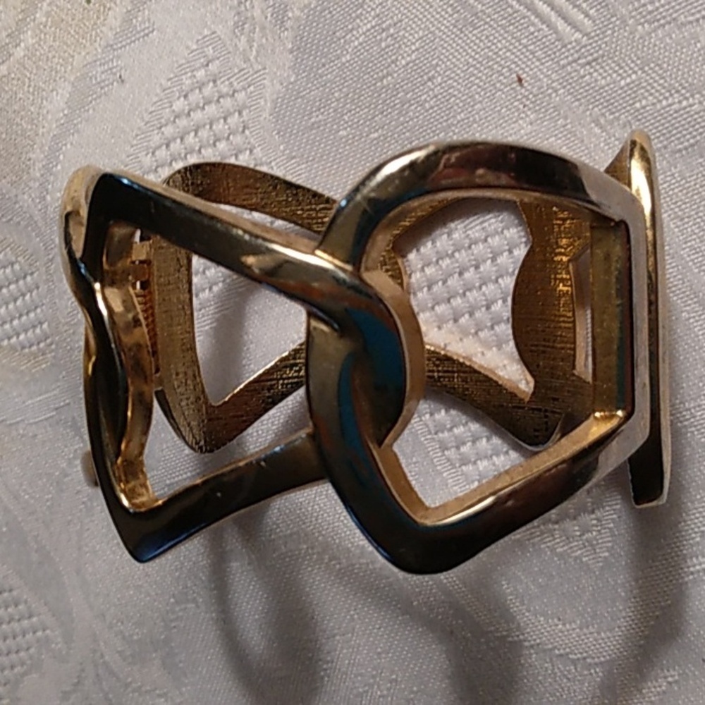 ( Any 2 for $12 )Goldtone rinestone bracelet - Picture 6 of 6